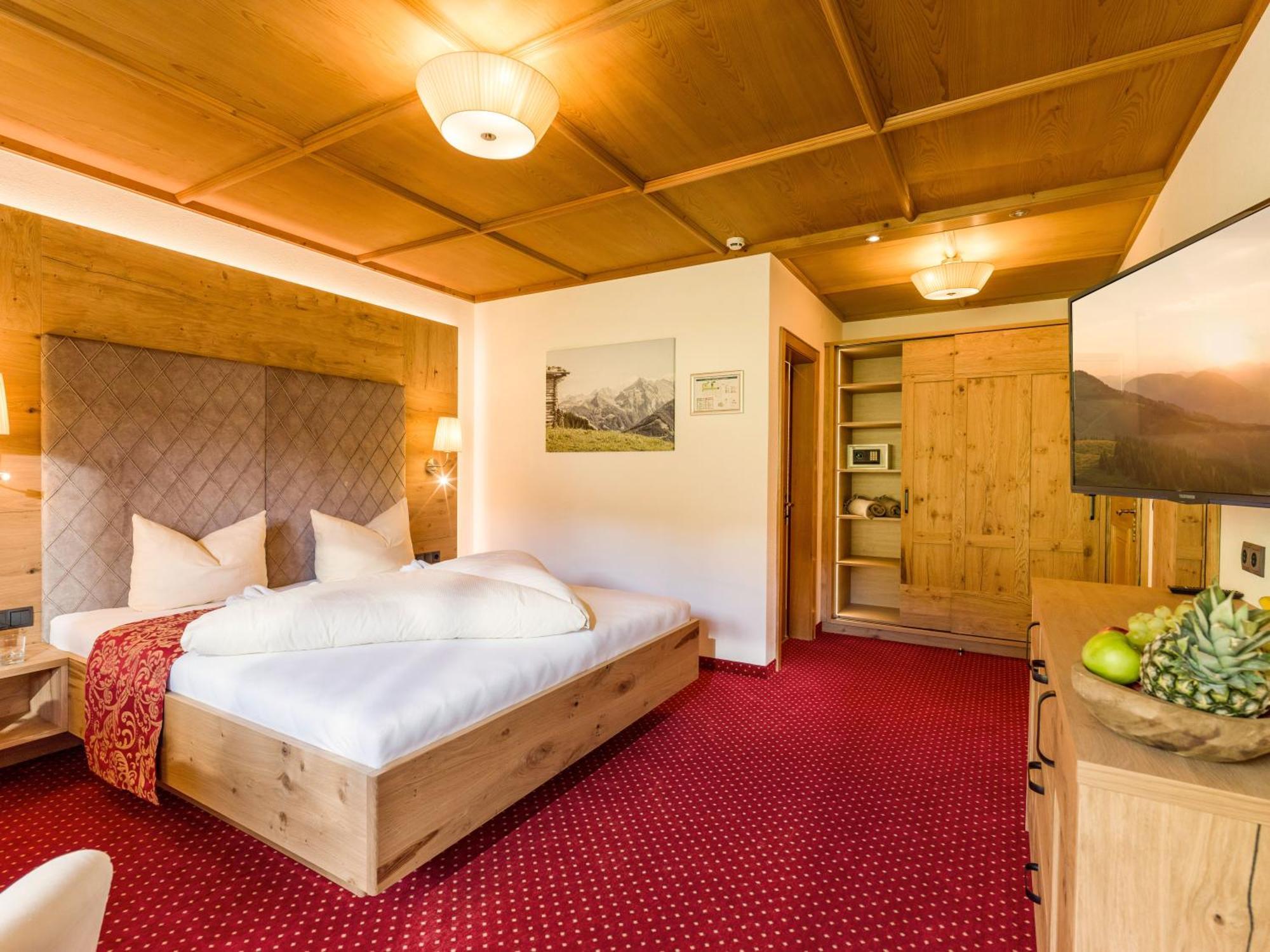 Alpenherz Hotel Garni แกร์ลอส ภายนอก รูปภาพ