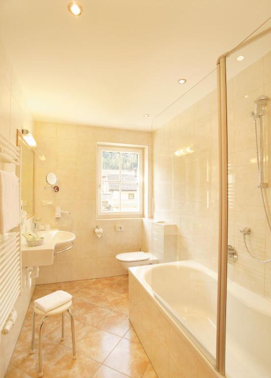 Alpenherz Hotel Garni แกร์ลอส ภายนอก รูปภาพ