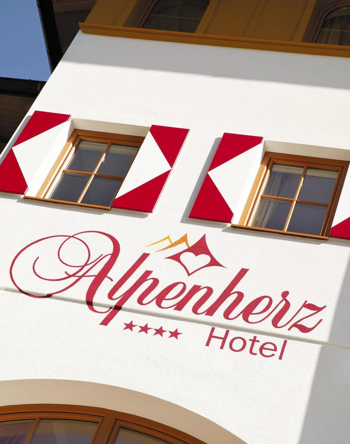 Alpenherz Hotel Garni แกร์ลอส ภายนอก รูปภาพ